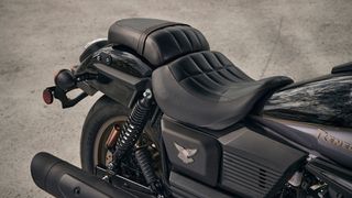 UM 2025 RENEGADE FREEDOM 300CC COLOR BLACK GREEY ΚΑΙ ΔΩΡΑ-thumb-3