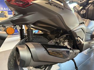 Yamaha XMAX 300 2026 500e ΔΩΡΑ!!!!!!!!!!!!!-thumb-3