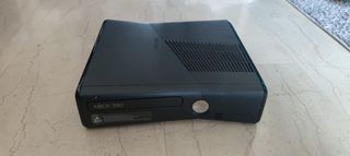 Xbox 360 Slim με Kinect & 3 Χειριστήρια + 8 Παιχνίδια