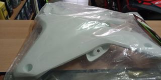 UFO ΚΑΠΑΚΙΑ ΨΥΓΕΙΟΥ  RMZ450 2005-2006 ΑΣΠΡΑ