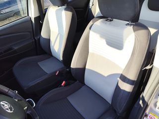 Toyota Yaris 2017-thumb-6