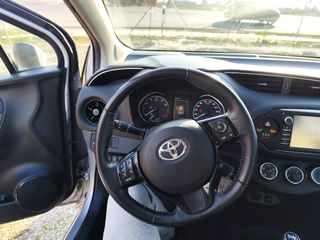 Toyota Yaris 2017-thumb-8