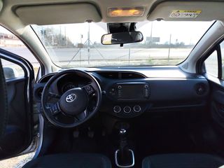 Toyota Yaris 2017-thumb-9