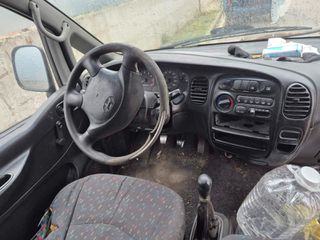 Hyundai H1 2004 2.3-thumb-6