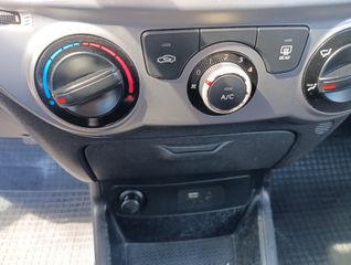 Hyundai i 20 2013 1,2  SOUND EDITION-thumb-4