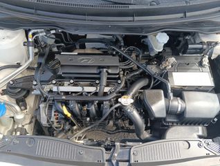 Hyundai i 20 2013 1,2  SOUND EDITION-thumb-5