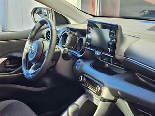 Toyota Yaris 2021 1.5 HYBRID key less navi clima-thumb-7