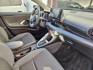 Toyota Yaris 2021 1.5 HYBRID key less navi clima-thumb-9
