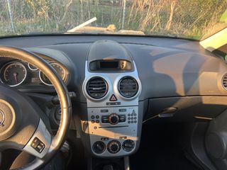 Opel Corsa 2011-thumb-6