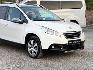 Peugeot 2008 2015 1.2 PURETECH PANORAMA-thumb-2
