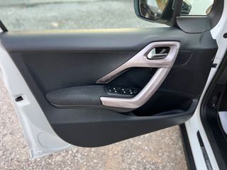 Peugeot 2008 2015 1.2 PURETECH PANORAMA-thumb-10