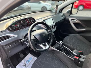 Peugeot 2008 2015 1.2 PURETECH PANORAMA-thumb-12