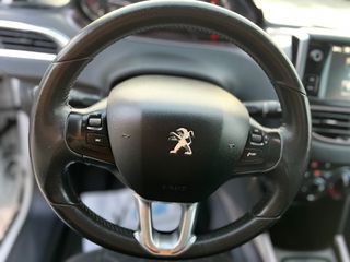 Peugeot 2008 2015 1.2 PURETECH PANORAMA-thumb-16