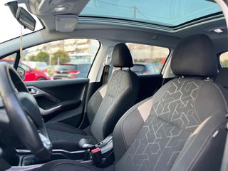 Peugeot 2008 2015 1.2 PURETECH PANORAMA-thumb-17