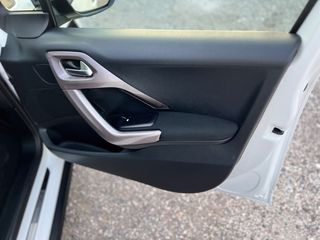 Peugeot 2008 2015 1.2 PURETECH PANORAMA-thumb-30