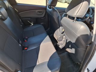 Toyota Yaris 2019-thumb-5