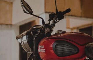 Royal Enfield Classic 350 2026 Madras Red-thumb-1
