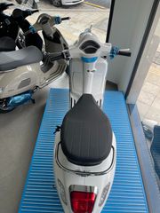 Vespa Primavera 2025 ELETTRICA SWAP 45km/h-thumb-3