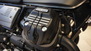 Moto Guzzi V9 2025 MOTO GUZZI BOBBER SPECIAL EDITION-thumb-2