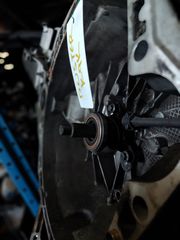 ΣΑΣΜΑΝ ( ΚΙΒΩΤΙΟ ΤΑΧΥΤΗΤΩΝ ) 6ΑΡΙ DACIA DUSTER 1500cc  DIESEL START / STOP  ME ΚΩΔΙΚΟ : TL4B075 2010 - 2017-thumb-1