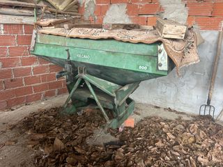 Λιπασματοδιανομέας 2013 VOLKANO ITALY 800kg