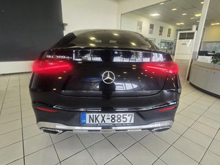 Mercedes-Benz GLC Coupe 2024 AMG Line 300 de 4Matic Coupe-thumb-4