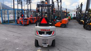 Nissan 2010 900kg. Πλάγια αυτόματο-thumb-2