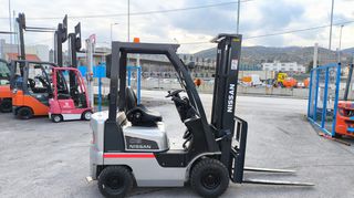 Nissan 2010 900kg. Πλάγια αυτόματο-thumb-5