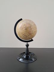 Υδρόγειος σφαιρα παλιάς εποχής σε μεταλλική βάση