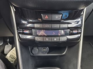 Peugeot 208 2015 Allure Navi-thumb-14