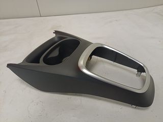 Κονσόλα ταχυτήτων - Ποτηροθήκη από Toyota Yaris Comfort 2020 - 58837-0D060 58804-0D221 58821-OD070