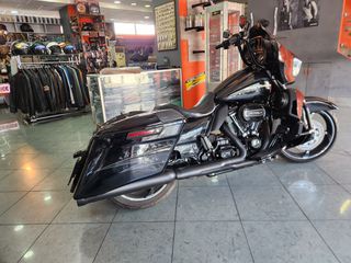 Harley Davidson Touring CVO Street Glide 2017-thumb-4