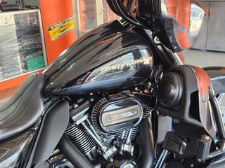 Harley Davidson Touring CVO Street Glide 2017-thumb-5