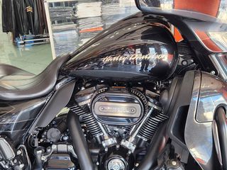 Harley Davidson Touring CVO Street Glide 2017-thumb-6