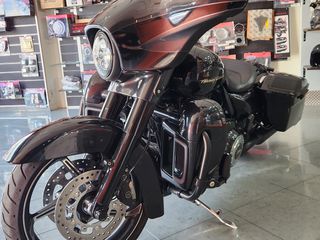 Harley Davidson Touring CVO Street Glide 2017-thumb-10