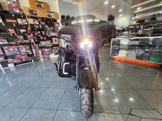 Harley Davidson Touring CVO Street Glide 2017-thumb-14