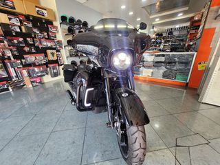 Harley Davidson Touring CVO Street Glide 2017-thumb-17