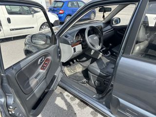 Suzuki Grand Vitara 2005-thumb-9
