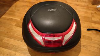 Μπαγκαζιέρα Givi και βάση monolock