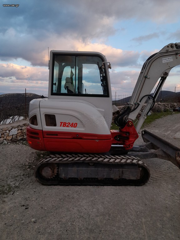 Εκσκαφέας Με Ερπύστριες Takeuchi 2019 ΤΒ240