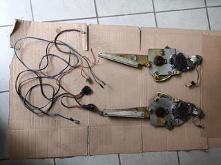 SUZUKI SWIFT 1996'-2005' 4/5ΘΥΡΟ ΓΡΥΛΟΙ ΜΠΡΟΣΤΙΝΟΙ ΗΛΕΚΤΡΙΚΟΙ ΣΕΤ ΜΕ ΠΛΕΞΟΥΔΑ ΚΑΙ ΔΙΑΚΟΠΤΕΣ.