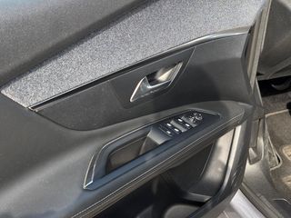 Peugeot 3008 2020 Hybrid 225 HP Allure-thumb-47