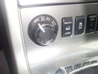 Nissan Navara 2015 V6-thumb-12