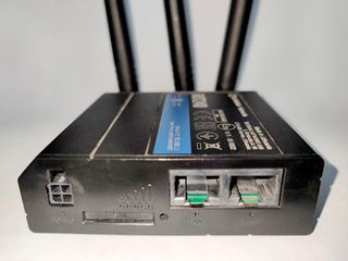 Teltonika RUT240 Ασύρματο 4G Router WiFi 4-thumb-2