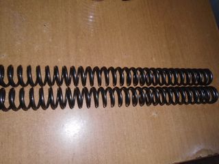 ΕΛΑΤΗΡΙΑ ΕΜΠΡΟΣ ΑΝΑΡΤΗΣΗΣ CR 125 2001