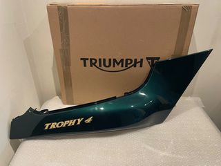 Triumph rear side panel rh TROPHY ουρά δεξιά  2305444-T0301