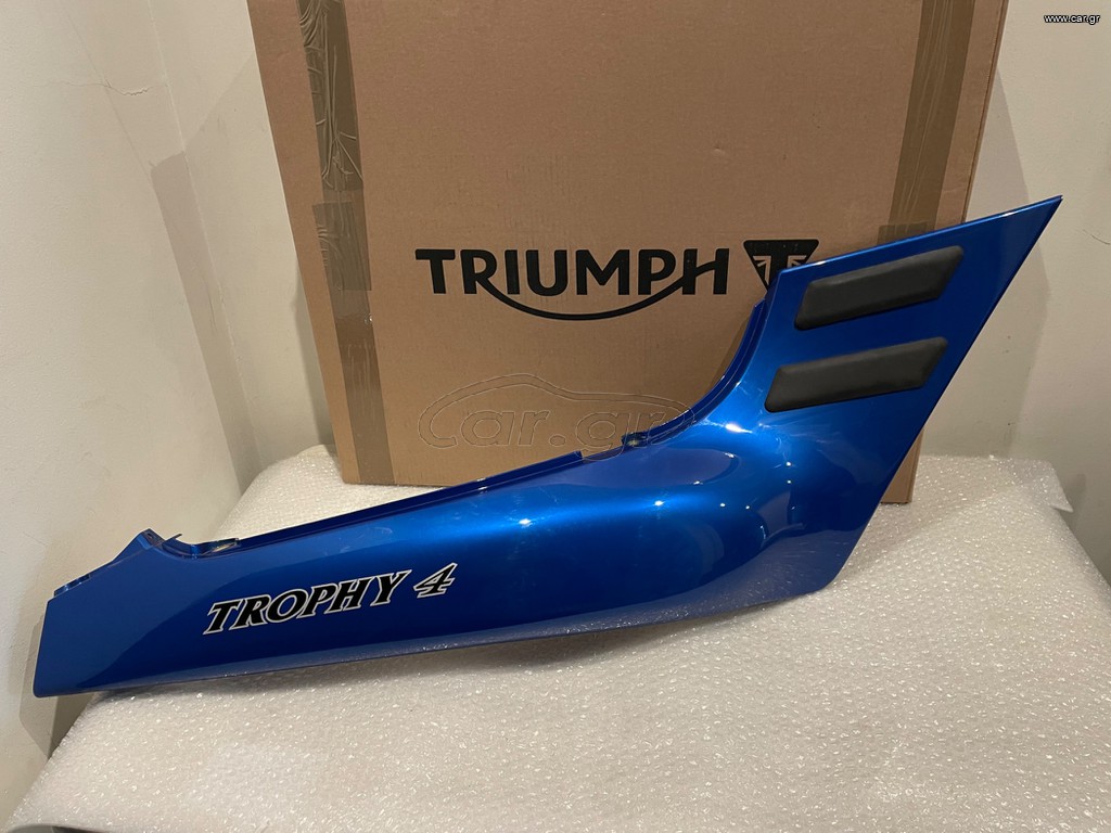 Triumph rear side panel rh TROPHRY δεξιό καπάκι ουράς 2305440-T0301