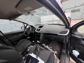 PEUGEOT 207-thumb-3