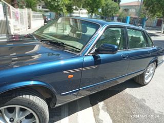 Jaguar XJ8 2000 vanden plus-thumb-2