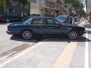 Jaguar XJ8 2000 vanden plus-thumb-5